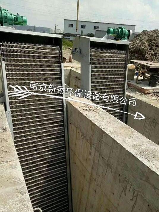 回转式格栅清污机处理现场